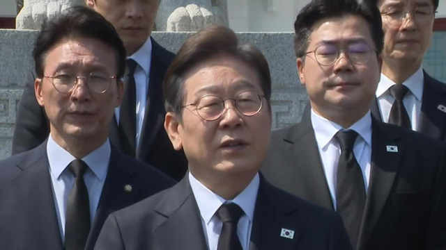 이재명, 이승만·박정희 묘역 <br>참배…대선후보 첫 일정