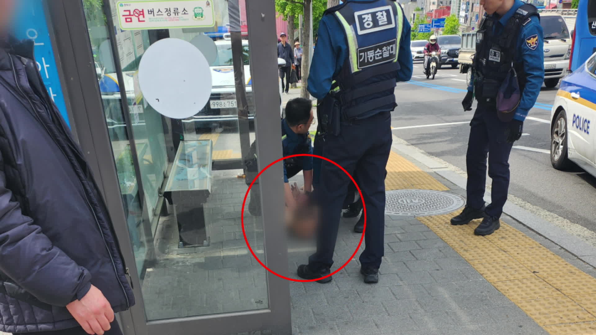 경찰, 길거리서 흉기 휘두른 <br>20대 체포…4명 경상