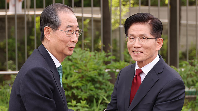 [속보] 김문수-한덕수 2차 단일화 담판…김 “국민의힘 입당했어야” 한 “당장 오늘내일 결판내자”