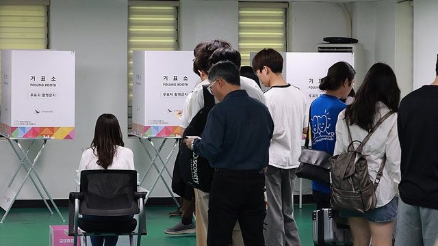 [속보] 21대 대선 사전투표 최종 투표율 34.74%…<br>역대 두 번째 최고치