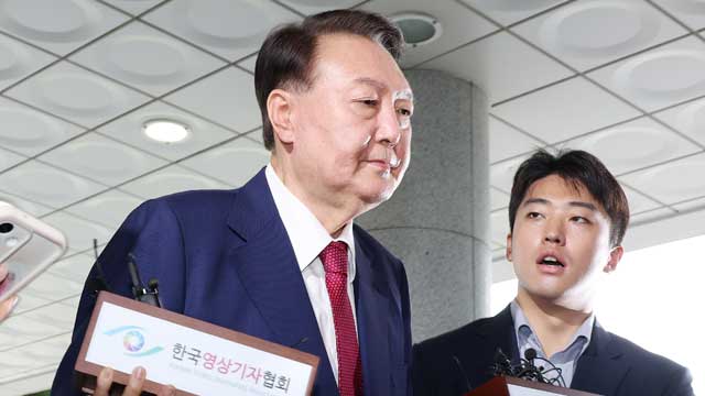 [속보] 내란 특검 “윤 전 대통령 조사 오후 6시34분 종료…조서 열람 중”