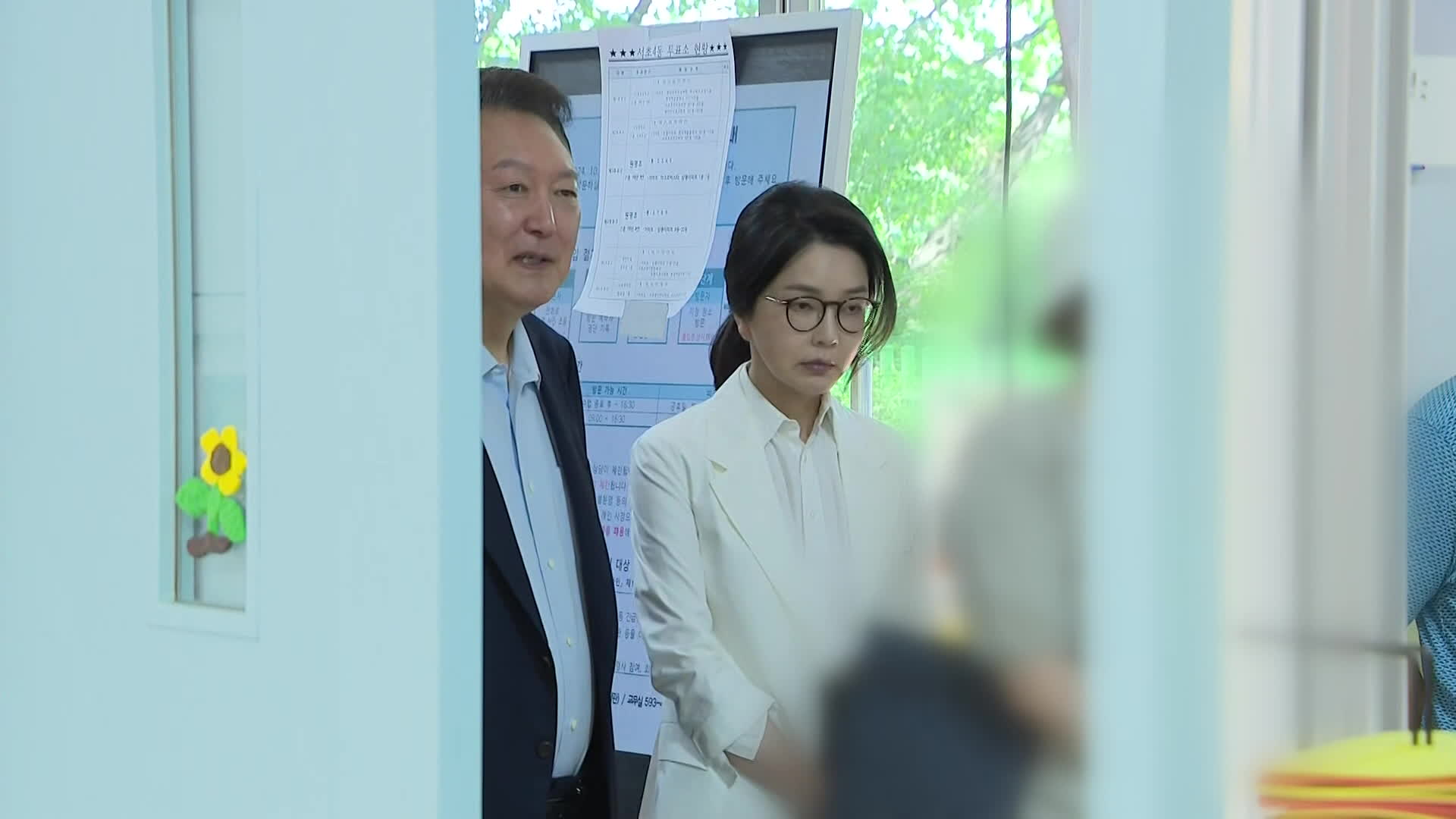 특검, 윤석열 전 대통령 부부 소환 통보…피의자 신분