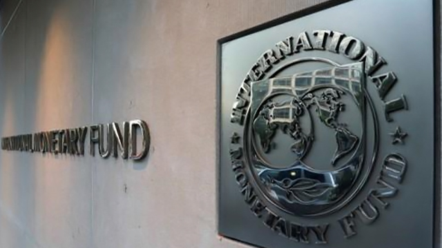 IMF, 올 세계 성장전망 더 낮췄다…“10년만에 최저 예상”