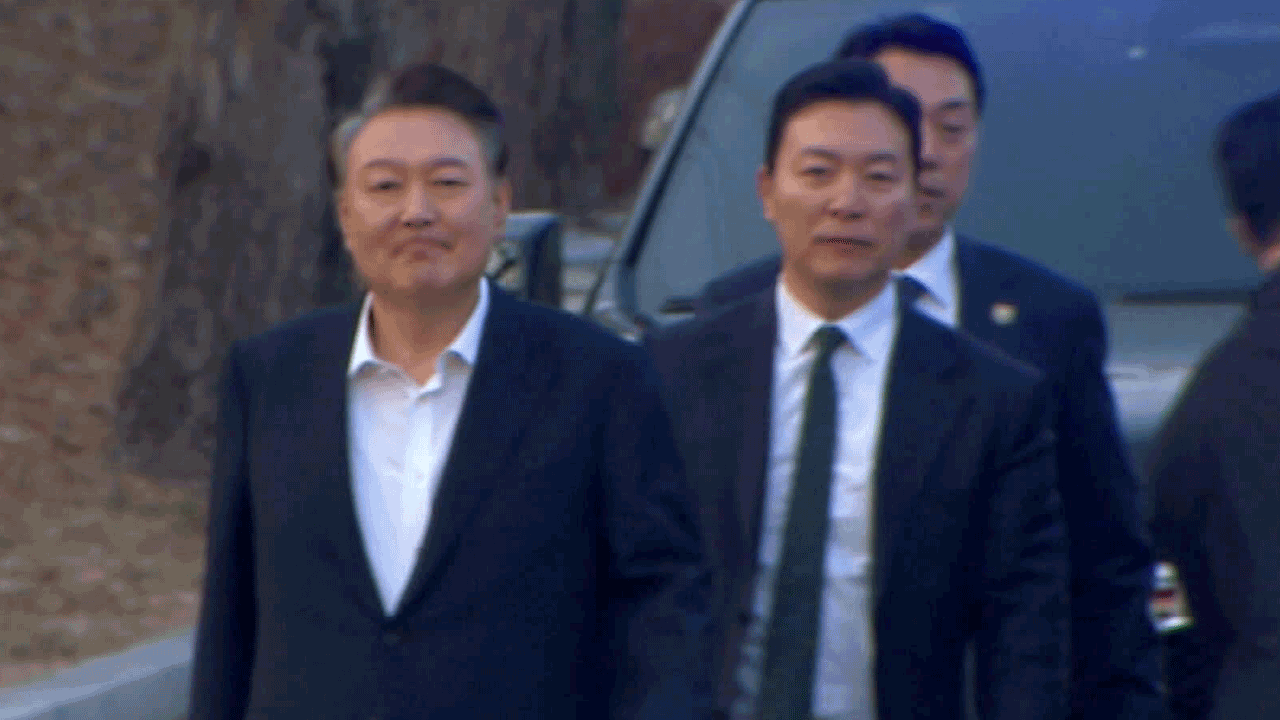 ‘체포영장 방해’ 대통령실 압수수색…대치 끝 또 불발