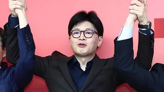 한동훈 “윤 전 대통령 과거로 놔드리자…계엄 바다 건너지 못하면 승리 없어”