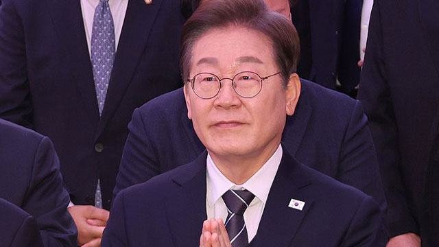 이재명, 광화문 광장서 대선 출정식…“빛의 혁명 상징서 출발”