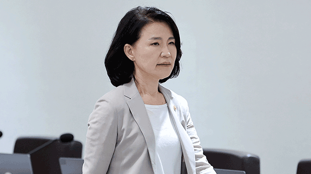 [속보] 대통령실, 국무회의서 방통위원장 배석 제외 “정치중립 의무 위반”
