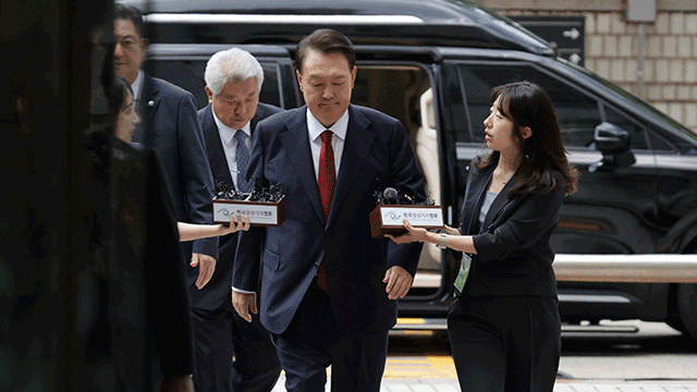 [속보] 윤 전 대통령 법원 구속영장 심사 시작