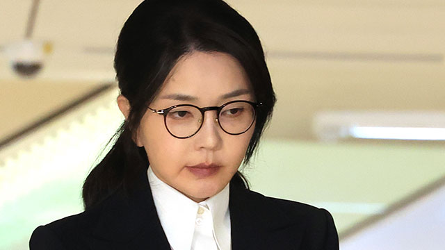 ‘김건희 구속’ 외신도 주목…“전 대통령 부부 첫 동시 구속”