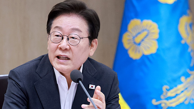 요미우리 “이 대통령, 위안부 합의 뒤집는 것 바람직하지 않단 입장”